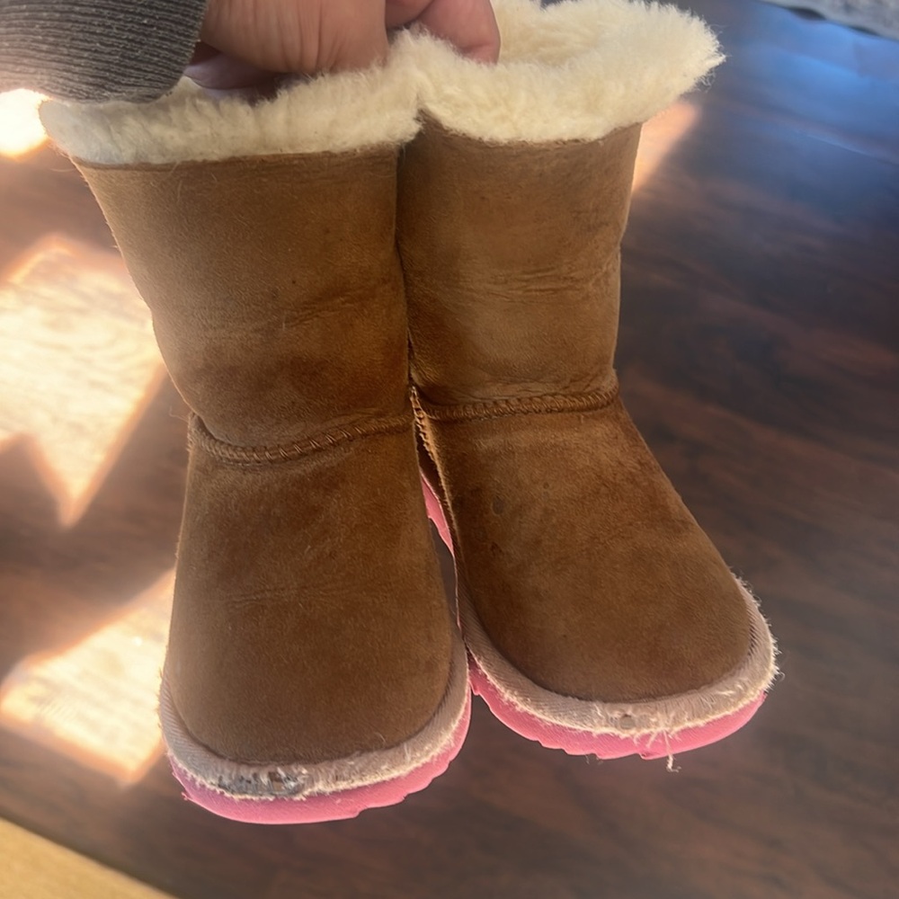Ugg Toddler Bailey bow - Picture 2 of 4